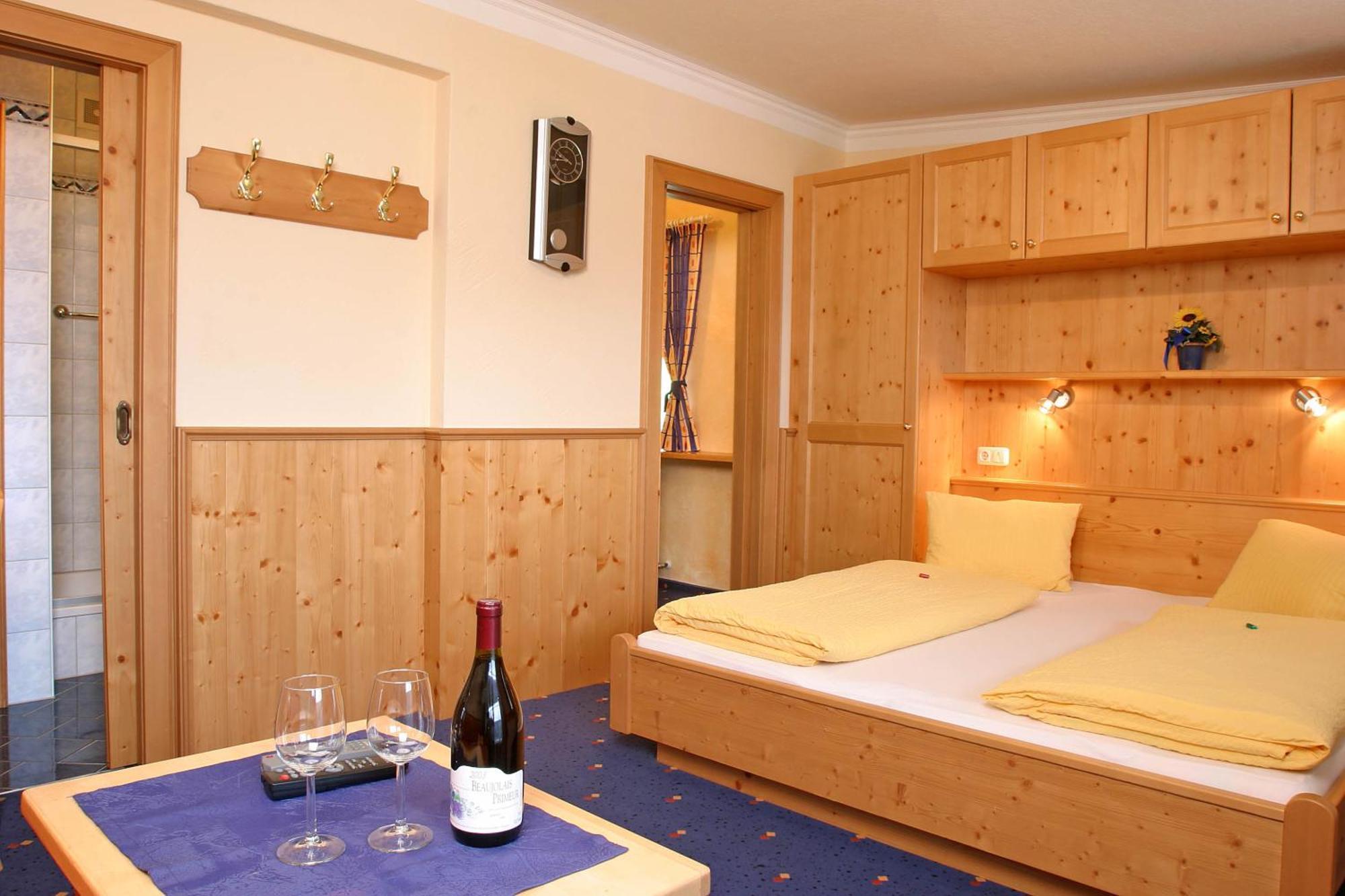 Pension Sonneck Neukirchen am Grossvenediger Luaran gambar
