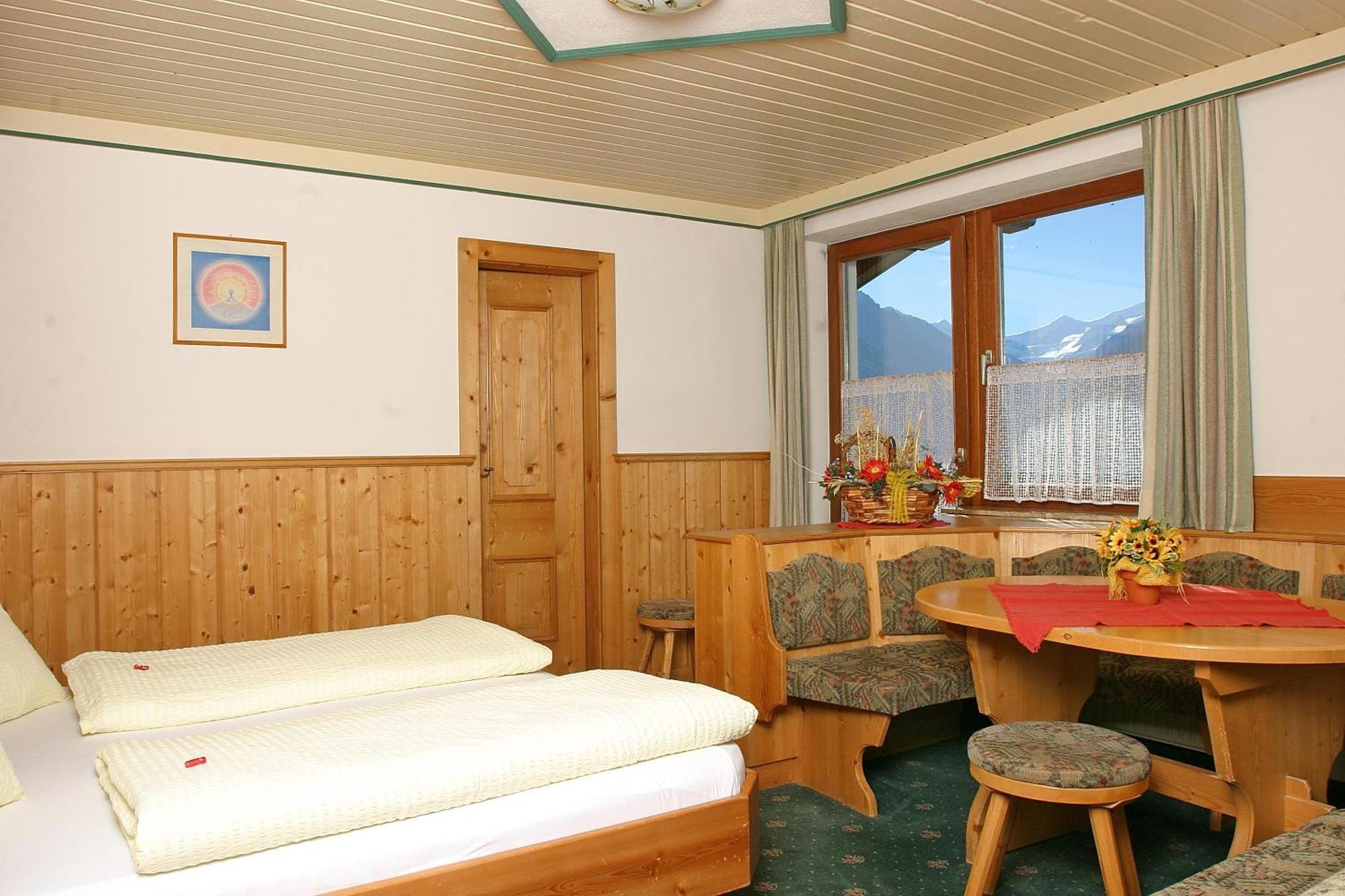 Pension Sonneck Neukirchen am Grossvenediger Luaran gambar