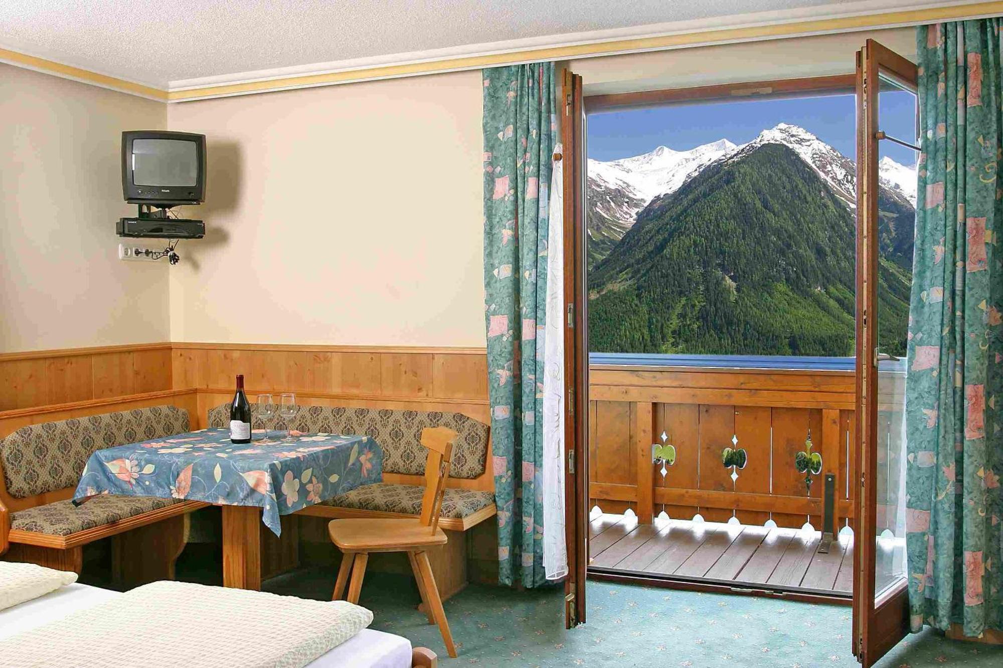 Pension Sonneck Neukirchen am Grossvenediger Luaran gambar